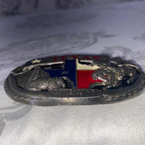 Vintage C&J Texas Lone Star State Belt‎ Buckle 1988 CJ1496 Red White
Blue USA - Picture 6 of 9